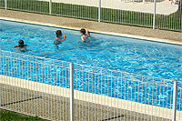 Les résidents profitent de la piscine! Les résidents profitent de la piscine!